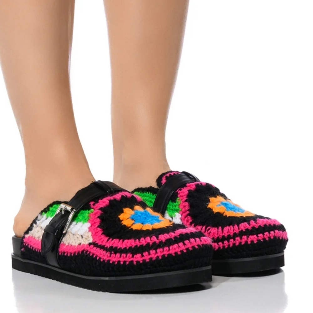 Azalea Wang Black Peasant Crochet Loafer Sandals Size 7
